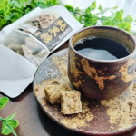 .黒糖が大好き。一時期は産地ごとに食べ比べするほど、ハマってました。固いブロック黒糖を、飴みたいにゆっくり舐めて食べるのが好き♪黒糖をお供にブラックコーヒーを飲むと最高に美味しいんですよねー&hellip;のInstagram画像