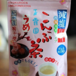 玉露園の「減塩梅こんぶ茶」を飲んでいます。この梅こんぶ茶は塩分を30%カットしながらカルシウムやヨウ素などのミネラル分を豊富に含んでいます。そして梅干しに含まれるクエン酸には体の疲労物質を取り除い&hellip;のInstagram画像