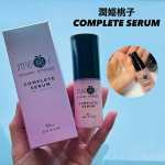 潤姫桃子 COMPLETE SERUM可愛らしい桃色パッケージ。植物由来のクコカルス培養エキス（保湿成分）の他、フラーレン、ナイアシンアミド、モモ葉エキス等の美容成分も配合。いつものスキン&hellip;のInstagram画像