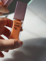 プラスキレイ pink lipリッププランパー　コーラル唇のケアは後回しになりがちですが、こちらはメイクしながらケアできるリッププランパー！コーラルカラーは肌なじみが良く、ナチュラルな血色感を&hellip;のInstagram画像