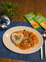 今夜は、きのこ入りビーフストロガノフでーす。私のビーフストロガノフの味付けは、ケチャップとソース、生クリーム、そして『国産野菜のブイヨン』⁡今回モニターでいただいたのですが。私はずっと前から&hellip;のInstagram画像