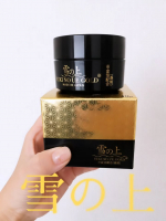 【雪の上 GOLD】使ってみました「雪の上」から去年新しく登場した、金箔配合のナイトジェルまず見た目から特別感たっぷりだよ⁡ジェルの中に金箔が入っていて、スキンケアするたびにちょっと雅&hellip;のInstagram画像
