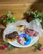 地元にOPENした、ジャックインザドーナツ🍩オープン直後は大行列がしばらく続いてたけど、最近はだいぶ落ち着いてきたみたいです✨お出かけ帰りにちょろっと覗いたら、すぐに買えそうな感じだったので👌&hellip;のInstagram画像