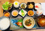 発酵料理と米ぬかスイーツのお店『発酵料理糀屋』 でランチした時の写真です💗テレビで紹介されてたので、予約して行ってきました😊 「本日の腸活御膳」2,500円 お膳が運ばれてきた瞬間、小鉢の&hellip;のInstagram画像