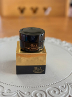 大人気の薬用オールインワンジェル「雪の上」GOLD✨金箔配合のナイトジェルをさっとひと塗りして寝ると翌朝潤っていました。金箔入りでなんだか贅沢な気分です。しっとりとしたテクスチャーで肌に馴染み&hellip;のInstagram画像