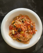 トマト、ナス、ズッキーニがたくさん入ったパスタを作りました！めっちゃ美味しい！！#PR #野菜をMOTTO #ヴィーガン #ヴィーガングルメ #moniplaのInstagram画像