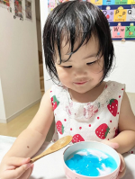 本日ストーリーシェアでも当選報告をさせていただいたハッピーナタデココフォトコンテストの受賞写真です📸3歳の娘が「おいしー」とほっぺに手をあてる瞬間に毎日パワーをもらっています😊お野菜だけの&hellip;のInstagram画像