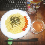 本日(20260904)のChuShock!😱　昨日に引き続き本日のメインは、食事ではなく「お酒」です♪　玉露園の「お酒で割るための梅こんぶ茶」(^〇^)□　　アテは、「凍らせ麺つゆ（瀬&hellip;のInstagram画像