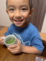 🍌🍊🥬うちの子どもたち野菜が大好きで野菜ジュースや青汁も大好きなの🤣忙しくて外食が続いたときとか栄養サポートのためにたまに飲ませるんだけど本人たちはご褒美かなんかだと思ってる🤣🤣#PR&hellip;のInstagram画像