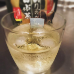 #PR #玉露園 #出汁割りのためのこんぶ茶 #お酒で割るための梅こんぶ茶 #monipla#焼酎日本酒が得意ではなく、普段は焼酎派の私。「出汁割りのためのこんぶ茶」という名前に惹かれつ&hellip;のInstagram画像