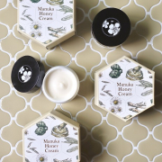 「【翌朝肌もっちり♪】生マヌカ蜂蜜配合クリーム」の画像、株式会社山田養蜂場のモニター・サンプル企画