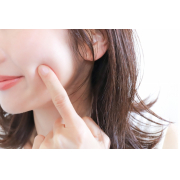 「【質問1つ！アンケートに答えるだけ】大人気の美容液(5,500円相当)をプレゼント！」の画像、リソウコーポレーションのモニター・サンプル企画