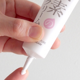 「すこやか素肌　尿素のしっとり目もとクリーム（株式会社石澤研究所）」の商品画像の3枚目