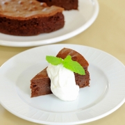 「半熟ガトーショコラ＆生クリームセット（株式会社いおか）」の商品画像