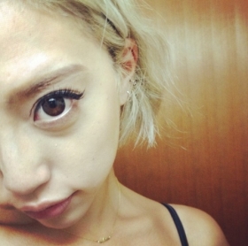 「X.O.X.O アディクトレーベル ルミナスブラウン カラコン1年（GIRLS PARTY（ガールズパーティ））」の商品画像の2枚目