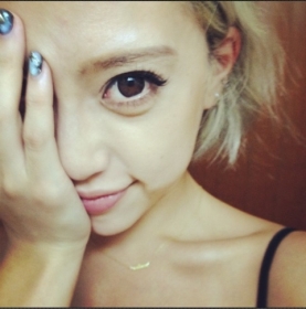 「X.O.X.O アディクトレーベル ルミナスブラウン カラコン1年（GIRLS PARTY（ガールズパーティ））」の商品画像の3枚目