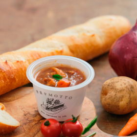 【10/6新発売】北海道産「レッドビーツ」と根菜ごろごろ濃厚ボルシチの商品画像