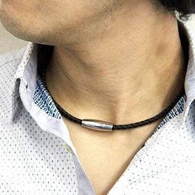 「静電気を除去するネックレス【S-guard　エスガード】（逸品マーケット）」の商品画像