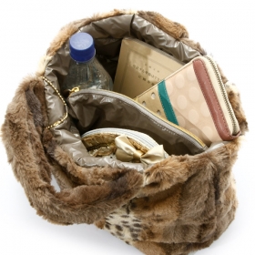 「カシュカシュ cachecache(ミックスフェイクファーリバーシブルトートバッ（株式会社 アンビリオン）」の商品画像の2枚目