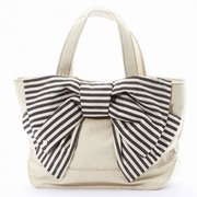 「カシュカシュ cachecache(ビックリボンラメ麻トートバッグ大)（株式会社 アンビリオン）」の商品画像