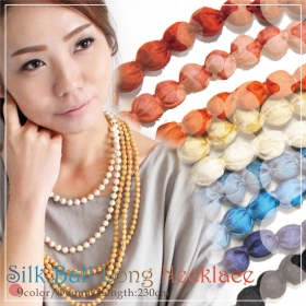 シルクボールのロングネックレス(9色)の口コミ（クチコミ）情報の商品写真