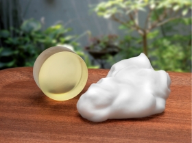 馬プラセンタと馬油の美容液石鹸「プラケアEQソープ」の商品画像