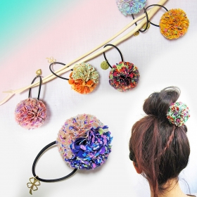 ボンボン１つ（中）のヘアアクセ◆200色・1点もの・古着で手作り・ハンドメイドの商品画像