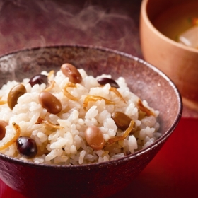 「【国産素材】 じゃこ香る三種の豆ごはんの素 ＜化学調味料・保存料無添加＞（一番食品株式会社）」の商品画像