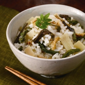 「【国産素材】 わらび入りたけのこごはんの素 ＜化学調味料・保存料無添加＞（一番食品株式会社）」の商品画像