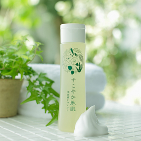 「頭皮のかゆみやフケを抑える、『すこやか地肌 美容液シャンプー』（株式会社MEJ）」の商品画像