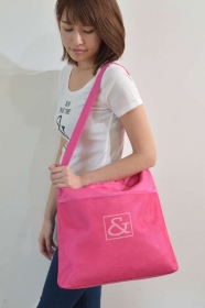 「スクエアロゴ　ショルダーバッグM（株式会社サンエー・ビーディー）」の商品画像