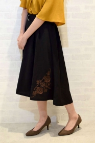 「ベルト付刺繍フィッシュテールスカート（株式会社サンエー・ビーディー）」の商品画像