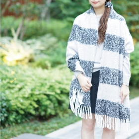 「ふわふわブークレボーダーストール（Room Journey（ルームジャーニー））」の商品画像の2枚目