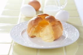 「牛乳と卵のシュークリーム（モンテール）」の商品画像