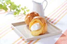 「牛乳と卵のカスタード＆ホイップシュー （モンテール）」の商品画像