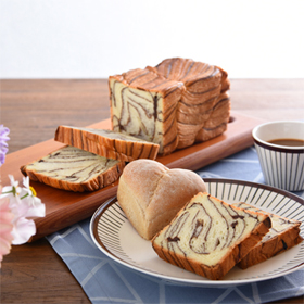 デニッシュブレッド（チョコ）＆ショコラコンフェクションの商品画像