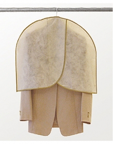 「ホコリの溜まりやすい肩部分をガード！オンシーズン用におすすめのショルダーカバー（収納の巣（株式会社テンネット））」の商品画像