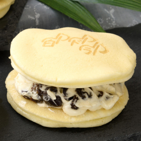 白どら 2種12個セット 〔レーズンバター・小豆バター&times;各6個〕の商品画像