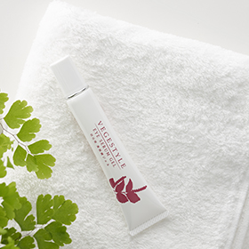 「目元のケアに『ベジスタイル アイセラムジェル（目元用美容液ジェル）』（VEGESTORYー植物工場物語ー）」の商品画像の3枚目