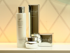 「ヒトの幹細胞から分泌される幹細胞培養液コスメ　【ウルチメイトローションカクテル】（PrimaLuce(プリマルーチェ)）」の商品画像の3枚目