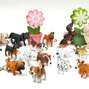 「本革レザー素材でできた犬のミニチュア付きキーホルダー（輸入家具・インテリア専門店 アックスデザイン）」の商品画像