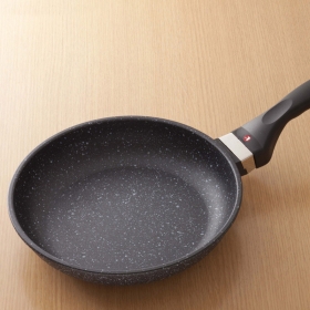 「ruhru健康フライパン （24x5.3cm IH&直火用）（株式会社インフィニ）」の商品画像