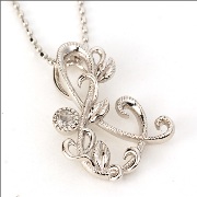 「ローズカットダイヤモンド「&」モチーフペンダントトップ（株式会社ベーネユナイテッド）」の商品画像の1枚目