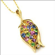 「「薔薇のつぼみ」マルチカラーｘローズカットダイヤモンドペンダントトップ（株式会社ベーネユナイテッド）」の商品画像の1枚目