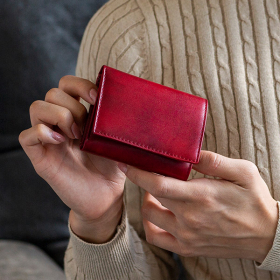 「ミュージアムカーフ 三つ折り財布【スノビスト/Snobbist】（株式会社JALUX STYLE）」の商品画像