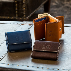 「イタリア製バケッタレザー使用の三つ折り財布【ORICE /オリーチェ】（株式会社JALUX STYLE）」の商品画像