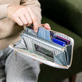 「カード24枚以上収納可能本革長財布【CHIOCCIOLA/キオッチョラ】（株式会社JALUX STYLE）」の商品画像