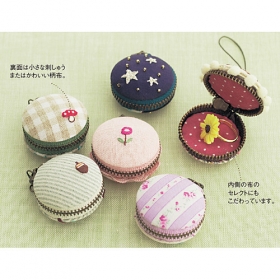「小さな物語が生まれる　かわいい刺しゅうのマカロンケースの会（株式会社フェリシモ）」の商品画像の2枚目