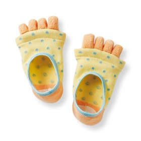 足指をぐぐっと広げてリフレッシュ！　かかとケアも応援　リラックスフットカバーの会の商品画像