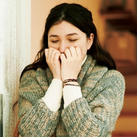 「セレブ気分で冬のパチッとおしゃれに予防　大人の装い　帯電防止手編みブレス（株式会社フェリシモ）」の商品画像